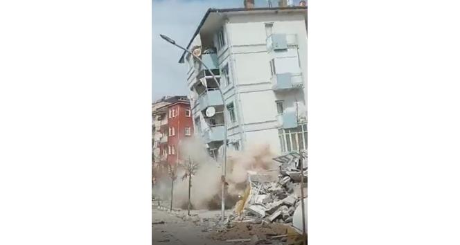 5.6'lık depremde binaların yıkılma anı kameraya yansıdı