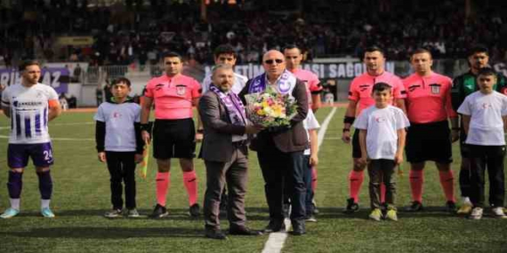 Gebzespor ve Kocaelispor, depremzedeler için karşı karşıya geldi