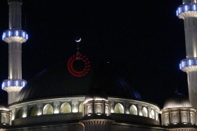 Ay, Venüs ve Jüpiter yakınlaşması Taksim Camii ile birlikte görüntülendi