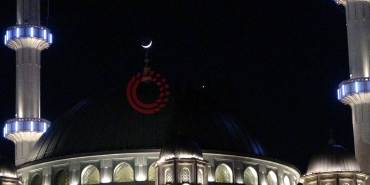 Ay, Venüs ve Jüpiter yakınlaşması Taksim Camii ile birlikte görüntülendi