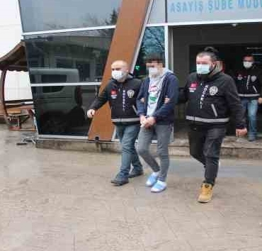 Bahçeye giren tavuk yüzünden işlenen cinayetin sanıkları hakim karşısında