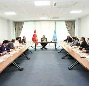 Başkan Özlü: "Depremzedeler için bütçemizi yeniden gözden geçiriyoruz"