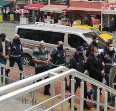 Cinayet işlenmiş evler kundaklanmıştı, 4 sanıktan biri tahliye edildi
