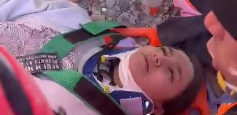 Depremin 11. gününde 248. saatte 17 yaşındaki kız enkazdan sağ çıkarıldı
