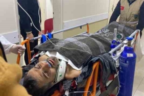 Depremin 296. saatinde kurtarılan Suriyeli Muhammed'in doktorlarla konuştuğu anlar kamerada