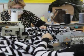 Dikiş makineleri depremzedeler için çalıştırılıyor