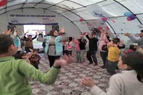 Elazığ Belediyesinin kurduğu oyun çadırı, depremzede çocukların neşe kaynağı oldu
