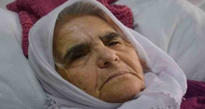 Enkazdan çıkarılan Sabriye nine: "Kimsem yok, ailem yıllar önce öldü"