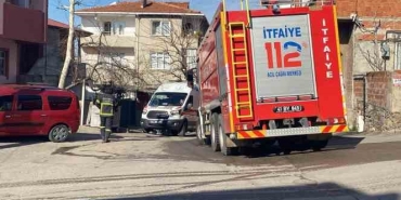 Gecekonduda çıkan yangında 2 kişi dumandan etkilendi