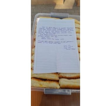 Gıda yardım paketinden çıkan not duygulandırdı