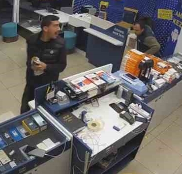 Hatay depreminde panik anları güvenlik kamerasına yansıdı