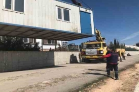 İzmit Belediyesi, Adıyaman'da konteyner ve çadırları yerleştirmeye başladı