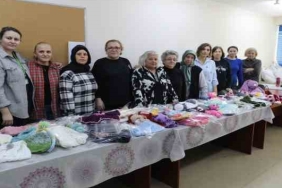 Kadınlar afetzedeler için el emeği ürünler üretiyor