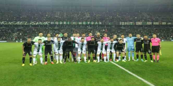 Kocaelispor-Sakaryaspor maçında depremzedeler için 1 milyon 876 bin 880 TL toplandı