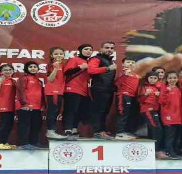 Körfez’in karatecileri Sakarya’dan madalyalarla döndü