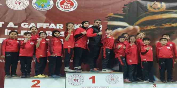 Körfez’in karatecileri Sakarya’dan madalyalarla döndü