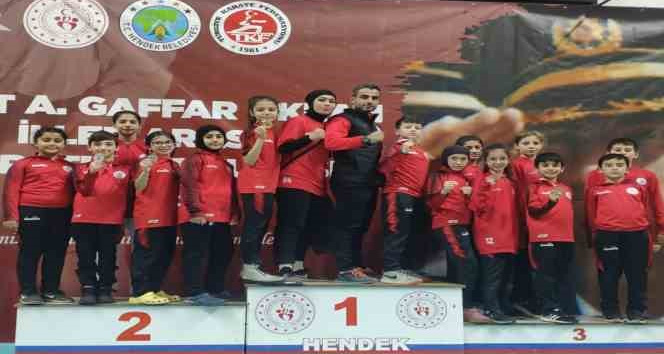 Körfez’in karatecileri Sakarya’dan madalyalarla döndü