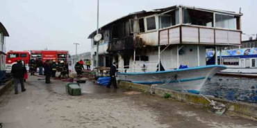 Marinada yanan tekne kullanılamaz hale geldi