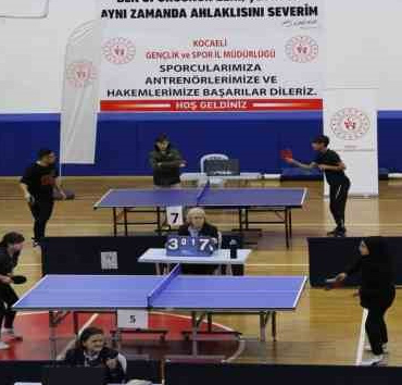 Masa Tenisi Turnuvasında dereceye girenler ödüllendirildi