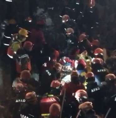 Mezarı kazılmış bekleniyordu, 258 saat sonra enkazdan Neslihan sağ kurtarıldı