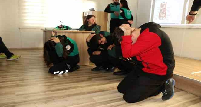 Özel öğrencilere deprem eğitimi
