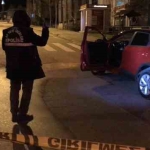 silahla-vurulduktan-sonra-arabasina-binip-kacti-durdugu-yerde-yardim-istedi