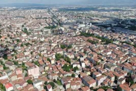 Tahir Büyükakın deprem bölgesinde açıkladı: "Bu konutların maalesef yüzde 51'i 1999 depreminden önce inşa edildi"