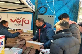 VEFA Hattı ekipleri depremzedelere sıcak yemek ikram ediyor