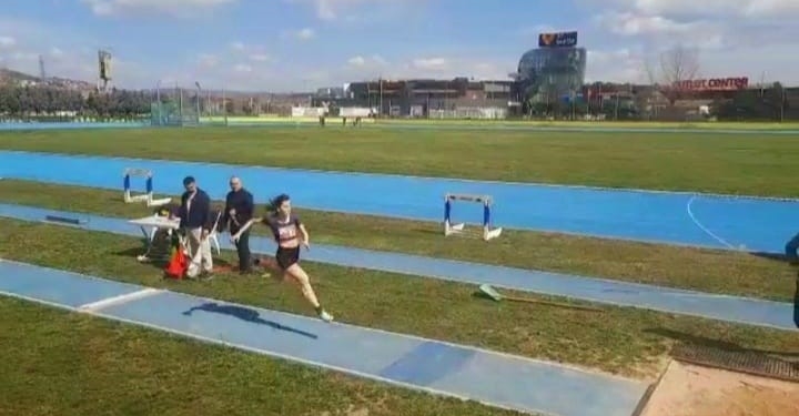 3 adım atlamada şampiyonluğu göğüsledi