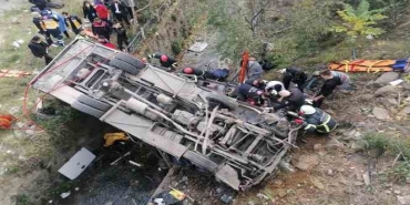 4'ü öğrenci 5 kişinin hayatını kaybettiği feci servis kazası için keşif yapılacak