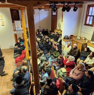 GÖLCÜK'TE KİTAP TUTKUNLARI ÖDÜLLENDİRİLDİ