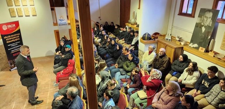 GÖLCÜK'TE KİTAP TUTKUNLARI ÖDÜLLENDİRİLDİ