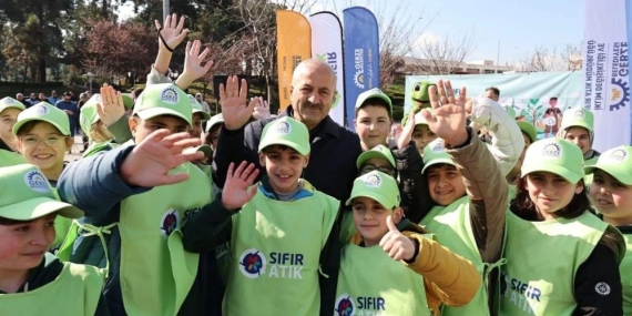 Başkan Büyükgöz: “Çöplerimizi ayrıştırarak geri dönüşüme kazandırmalıyız”