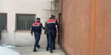 Aranan 2 hükümlü yakayı ele verdi
