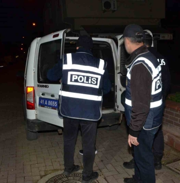 Aranan şahıslar operasyonla yakalandı