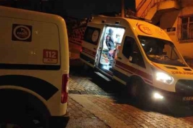 Babasına öfkelendi, yumruk attığı cam elini kesti