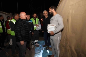 baskan-biyik-ilk-sahuru-depremzedelerle-yapti-15716421_amp