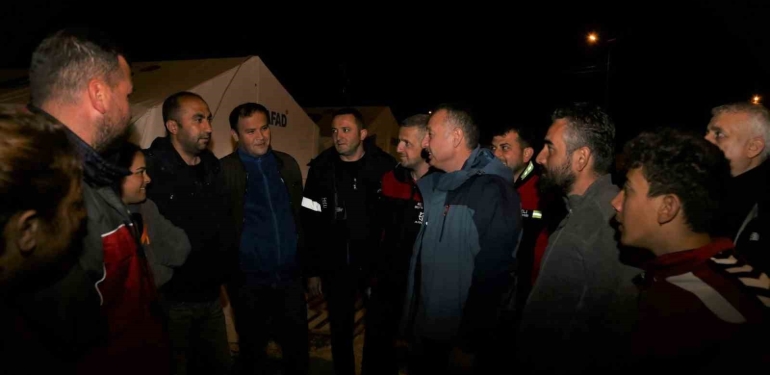 Başkan Büyükakın: "Yaralarımız sarılana kadar Hatay ’dayız"
