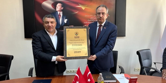 Belediye başkanından kaymakama fahri hemşehrilik beratı