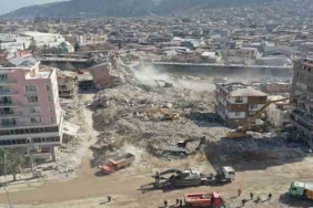 Büyükşehir, Hatay'da ağır hasarlı 51 binanın yıkımını gerçekleştirdi