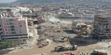 Büyükşehir, Hatay'da ağır hasarlı 51 binanın yıkımını gerçekleştirdi