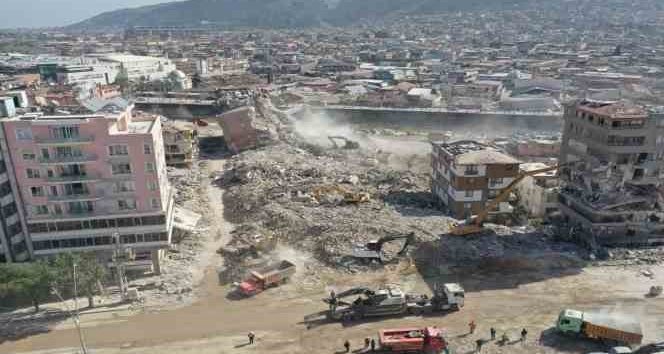 Büyükşehir, Hatay'da ağır hasarlı 51 binanın yıkımını gerçekleştirdi