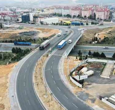 Büyükşehir, Turgut Özal'daki trafik sorununa neşter vurdu