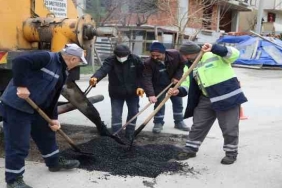 Çayırova'da asfalt yama çalışması