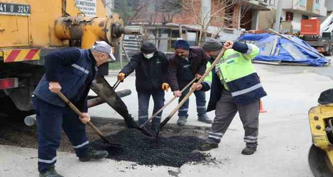 Çayırova'da asfalt yama çalışması