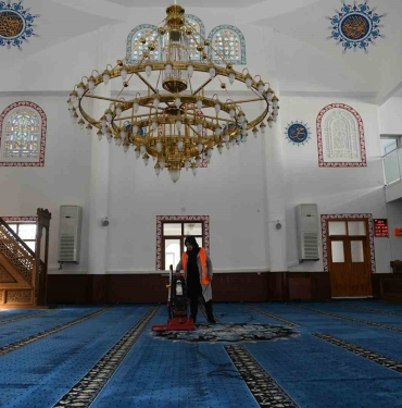 Çayırova ’da camiler Ramazan ayına hazır