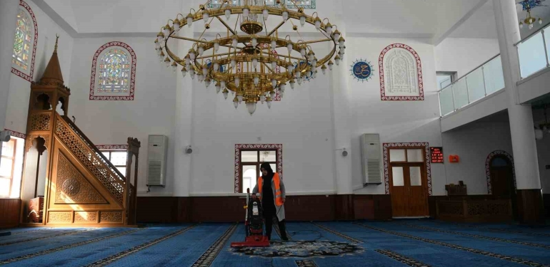 Çayırova ’da camiler Ramazan ayına hazır
