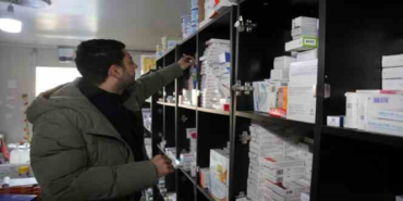 Defne'deki sahra eczanesinde depremzedelerin ilaç ihtiyacı karşılanıyor