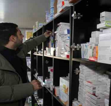 Defne'deki sahra eczanesinde depremzedelerin ilaç ihtiyacı karşılanıyor