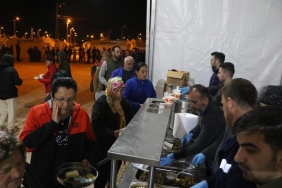 Deprem bölgesi Hatay ’da ilk sahur çadırlarda yapıldı